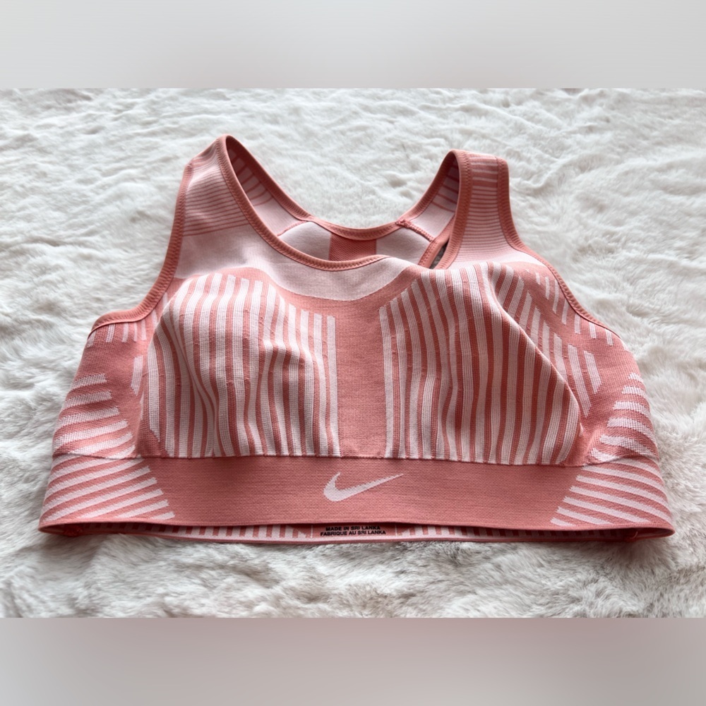 NIKE Compression Sport Bra in Pink Size Small